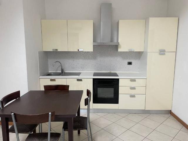 Appartamento in affitto a Casnate, Casnate con Bernate