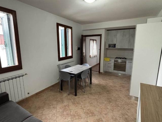 Appartamento in affitto a Castelguglielmo, Veneto
