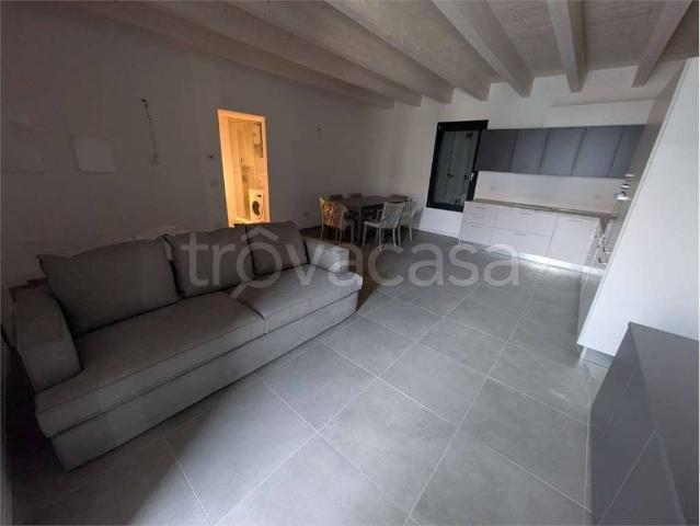Appartamento in affitto a Castrezzato, Lombardia