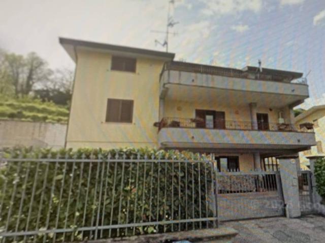 Appartamento in affitto a Ceppaloni, Campania