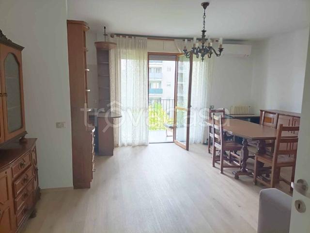Appartamento in affitto a Cesano Boscone, Lombardia