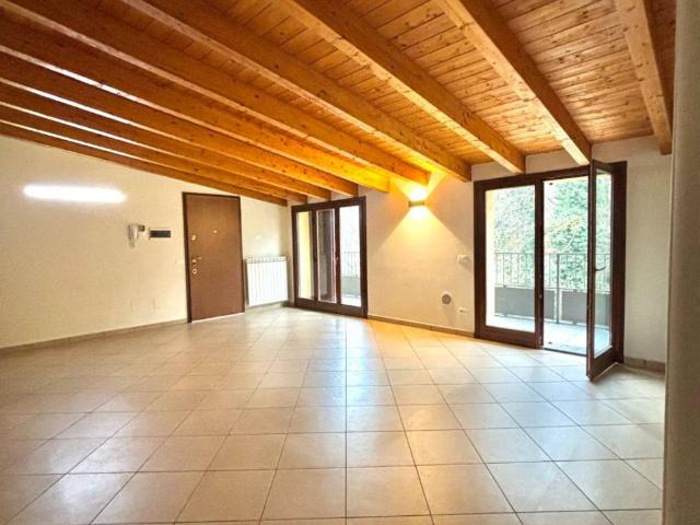 Appartamento in affitto a Cesano Maderno, Lombardia