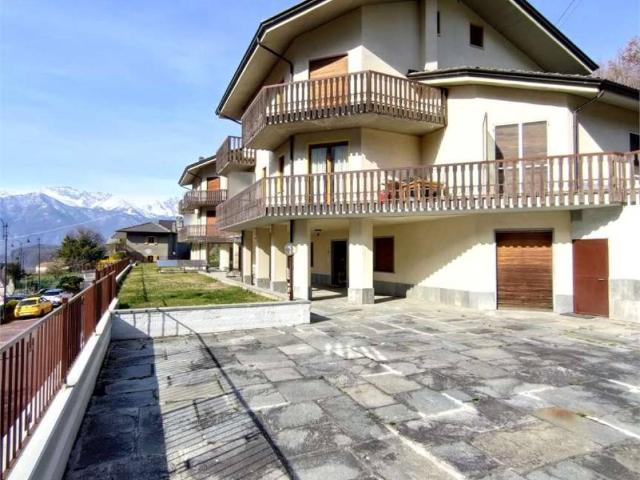 Appartamento in affitto a Challand Saint Anselme, Aosta