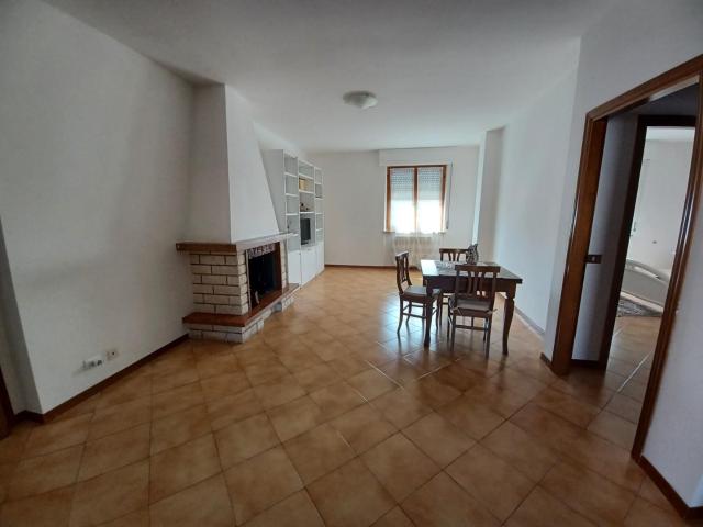 Appartamento in affitto a Centro Direzionale, Prato