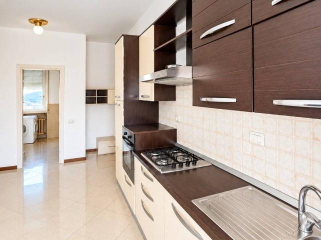 Appartamento in affitto a Casetta, Como