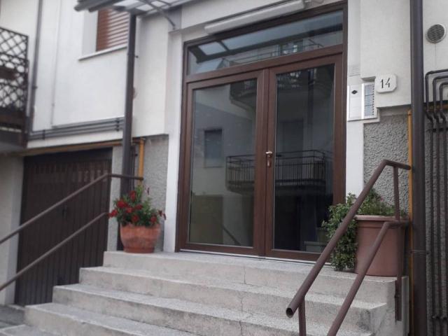 Appartamento in affitto a Lora, Como