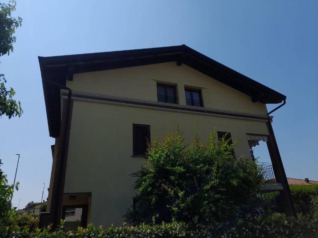 Appartamento in affitto a Como, Lombardia