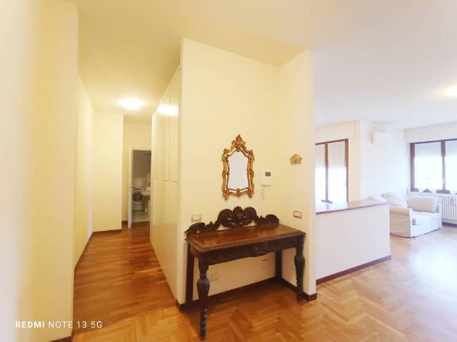 Appartamento in affitto a Caserme, Como