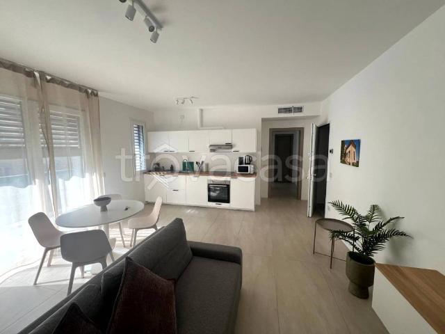 Appartamento in affitto a Roncate, Como
