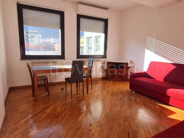 Appartamento in affitto a Caserme, Como