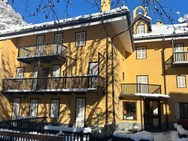 Appartamento in affitto a Courmayeur, Entrelevie