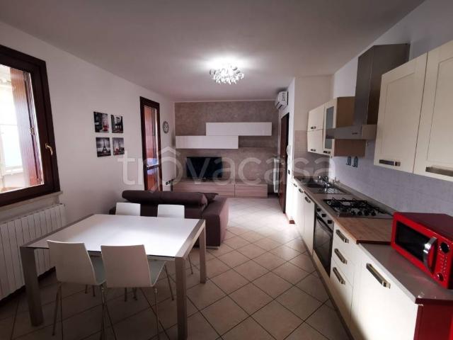 Appartamento in affitto a Eremo, Curtatone