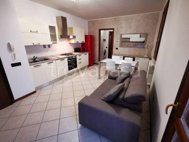 Appartamento in affitto a Eremo, Curtatone