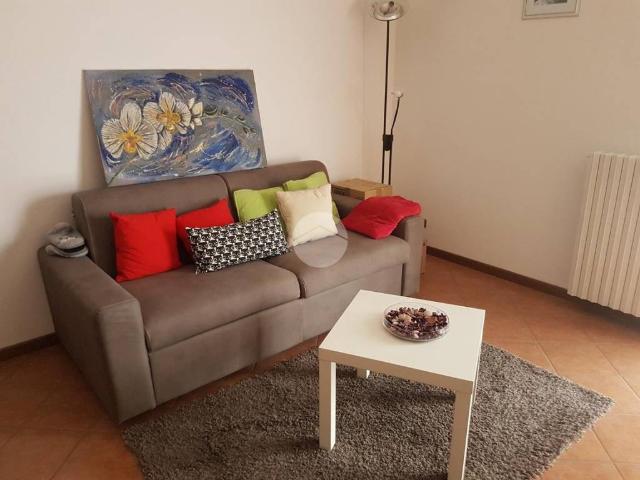Appartamento in affitto a Vicina, Desenzano Del Garda