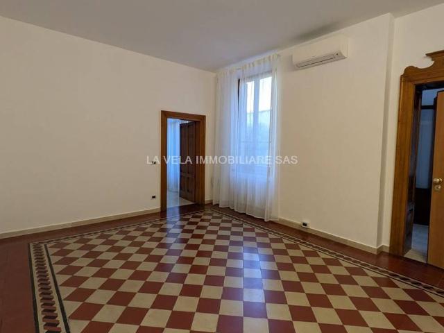 Appartamento in affitto a Desenzano Del Garda, Lombardia