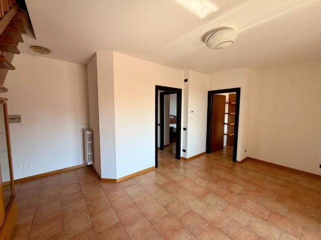 Appartamento in affitto a Bassa, Desio