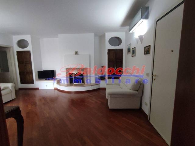 Appartamento in affitto a Centro storico, Marche