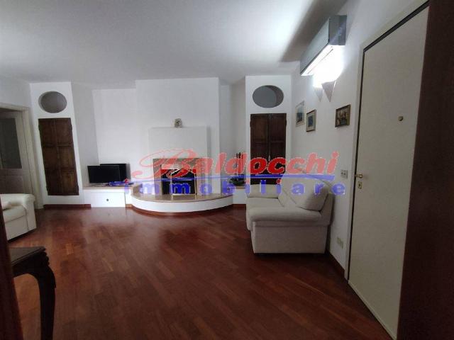 Appartamento in affitto a Centro storico, Marche