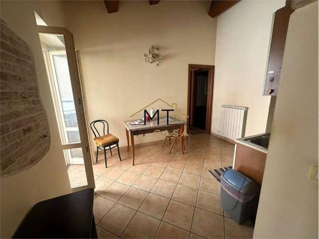 Appartamento in affitto a Centro storico, Marche