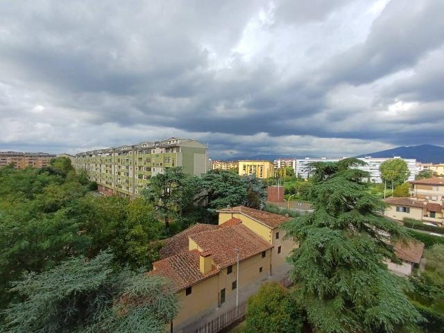 Appartamento in affitto a Quartiere 4, Firenze