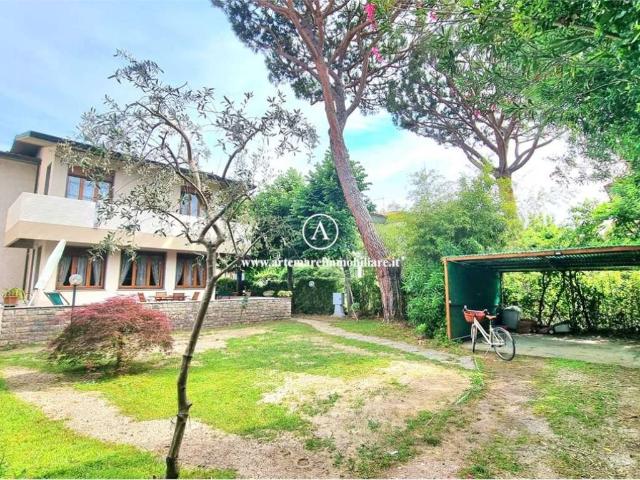 Villa Indipendente in affitto a Vittoria Apuana, Forte Dei Marmi