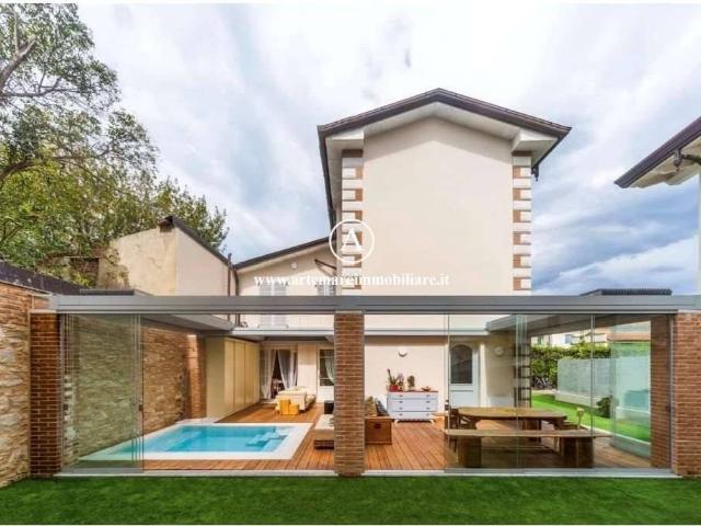 Villa Indipendente in affitto a Roma Imperiale, Forte Dei Marmi