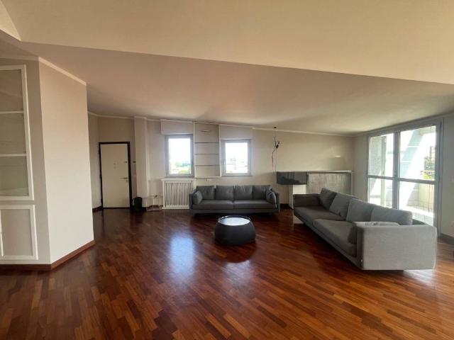 Appartamento in affitto a Centro, Gallarate