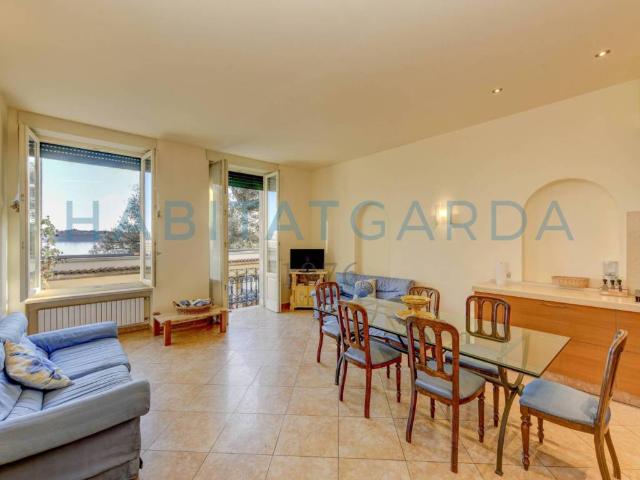 Appartamento in affitto a Comunità Montana Parco Alto Garda bresciano, Gardone Riviera