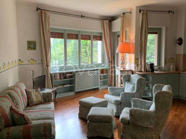 Appartamento in affitto a Comunità Montana Parco Alto Garda bresciano, Gardone Riviera