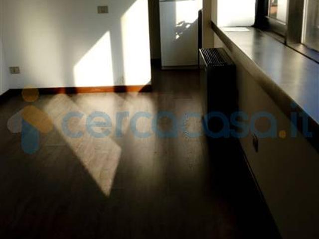 Appartamento in affitto a Centro Est, Serra Riccò
