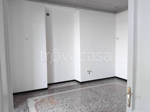 Appartamento in affitto a Centro Est, Serra Riccò