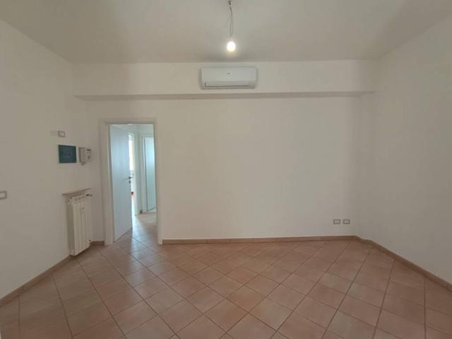 Appartamento in affitto a Medio Ponente, Serra Riccò