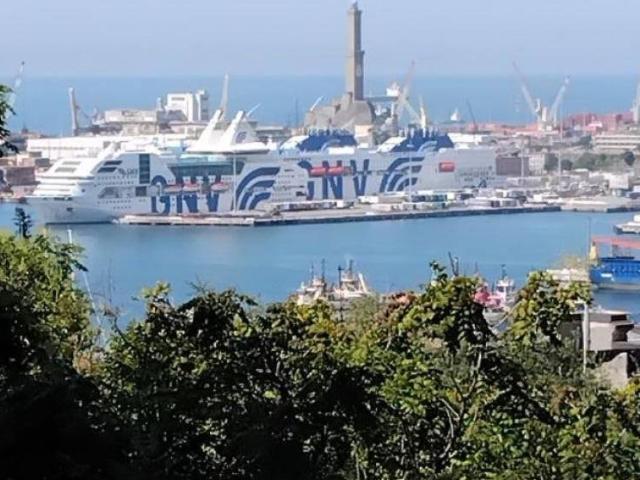 Appartamento in affitto a Centro Est, Serra Riccò