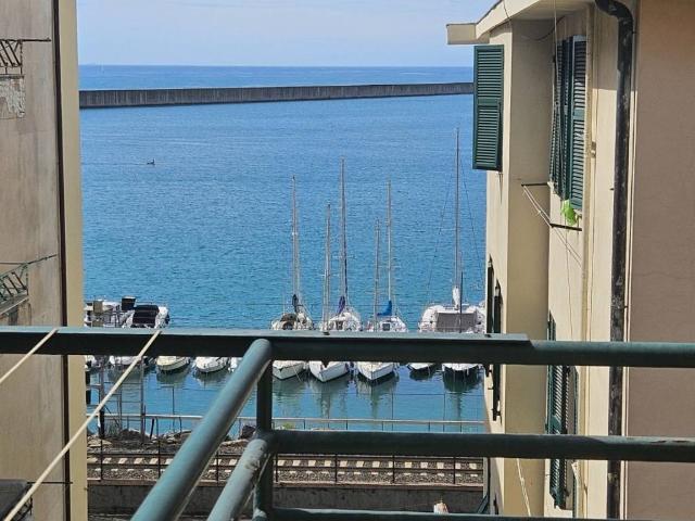 Appartamento in affitto a Ponente, Serra Riccò