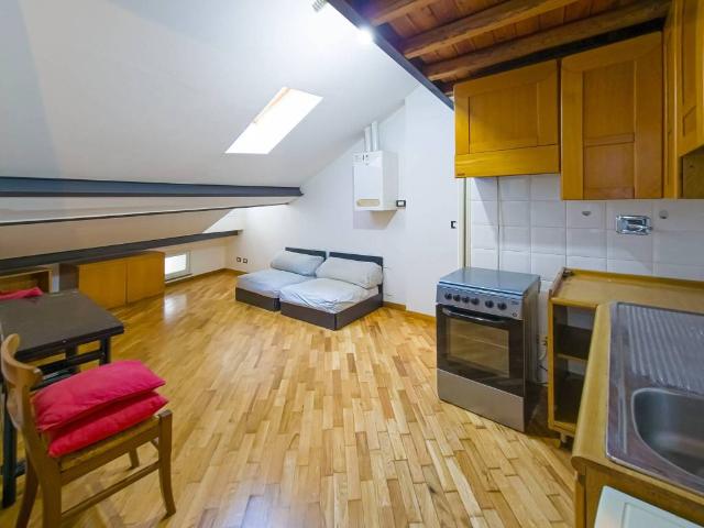 Appartamento in affitto a Centro Est, Serra Riccò