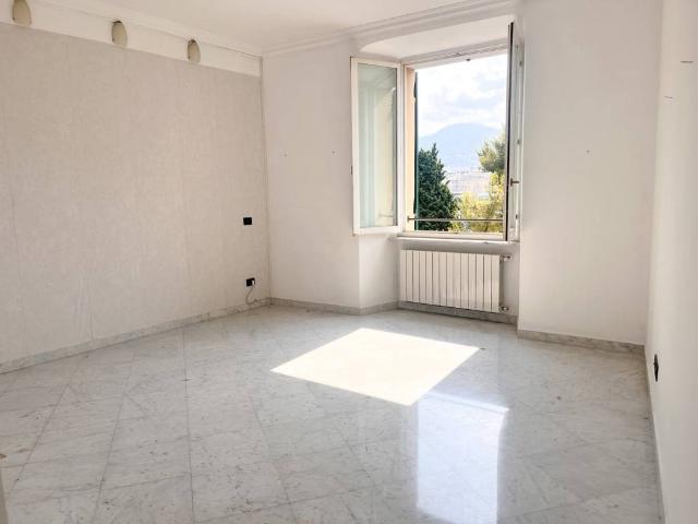 Appartamento in affitto a Centro Est, Serra Riccò