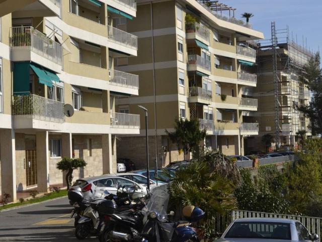 Appartamento in affitto a Centro Est, Serra Riccò
