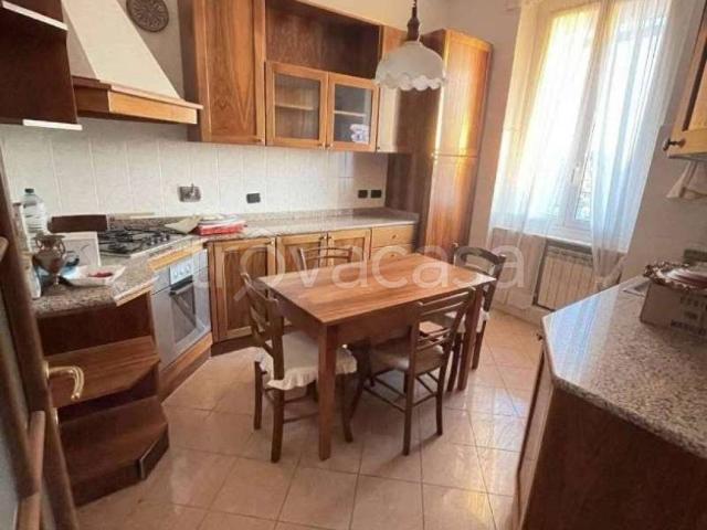Appartamento in affitto a Levante, Serra Riccò