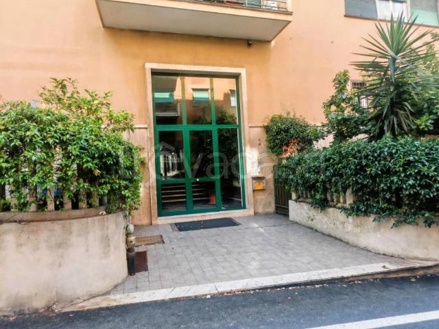 Appartamento in affitto a Medio Levante, Serra Riccò