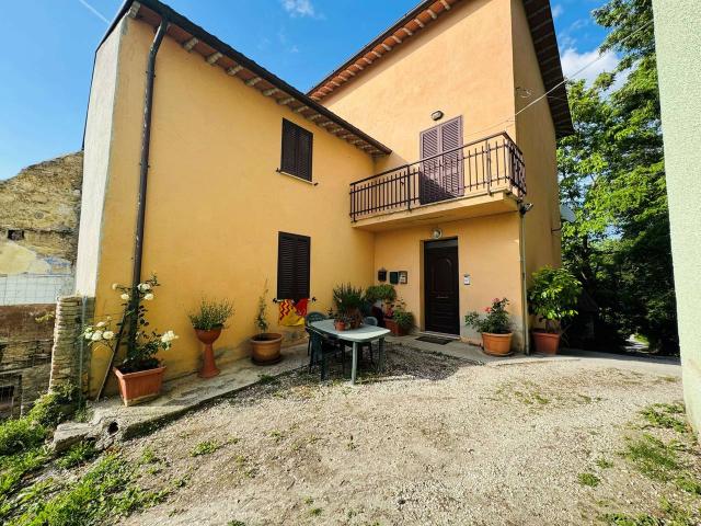 Appartamento in affitto a Cerqueto, Gualdo Tadino
