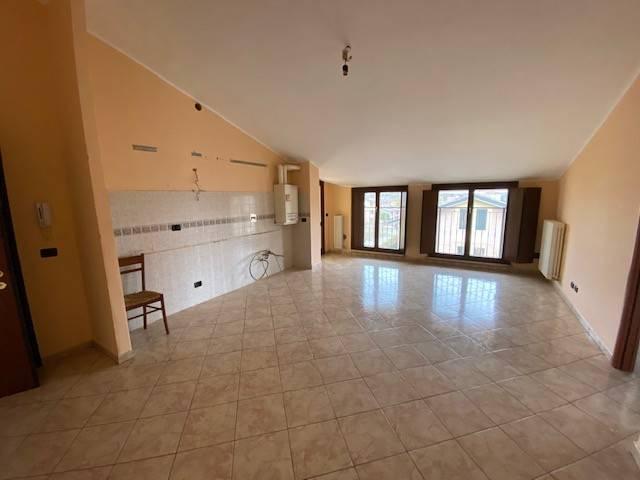 Appartamento in affitto a Bassa Reggiana, Re