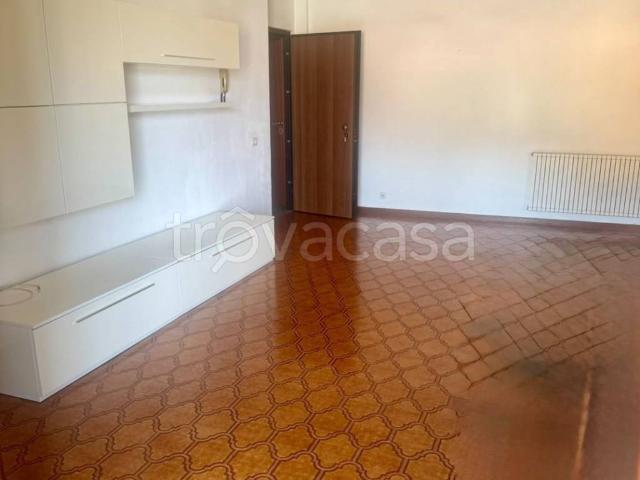 Appartamento in affitto a Baraggiola, Ispra