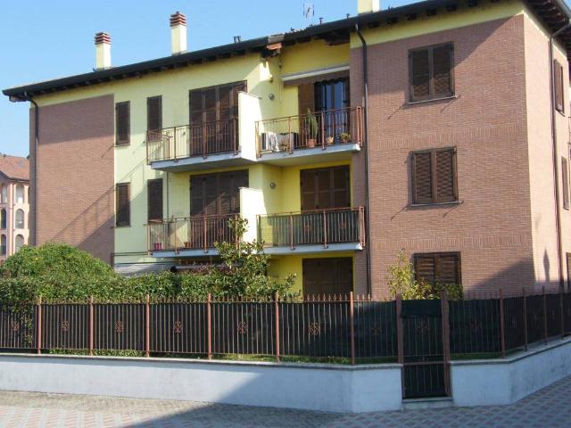 Appartamento in affitto a Lacchiarella, Milano
