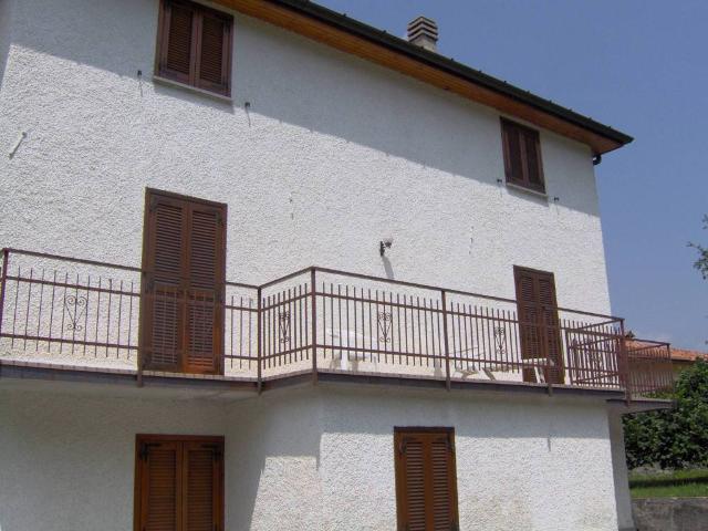 Appartamento in affitto a Laino, Lombardia