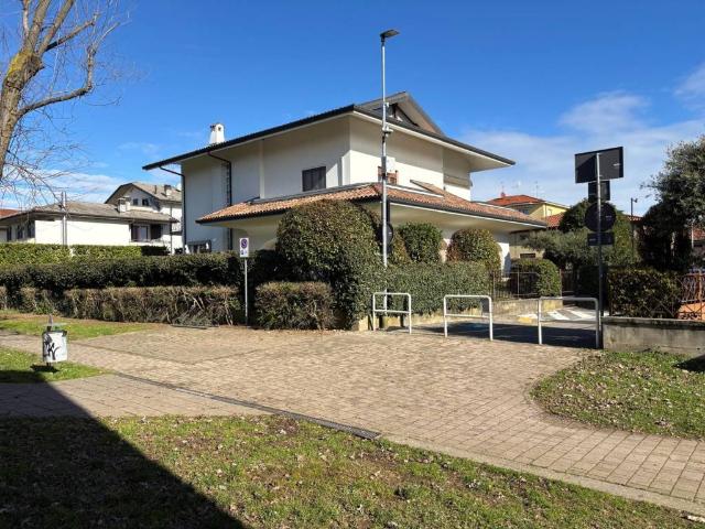 Appartamento in affitto a Lallio, Lombardia