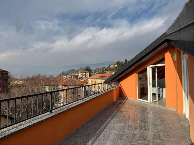 Appartamento in affitto a Comunità Montana Valli del Verbano, Laveno Mombello