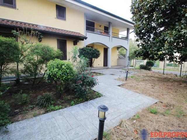 Appartamento in affitto a Lazzate, Lombardia