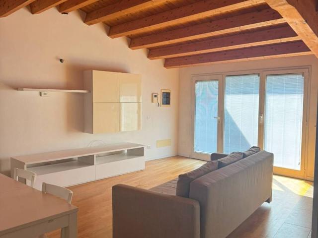 Appartamento in affitto a Pescarenico, Lecco