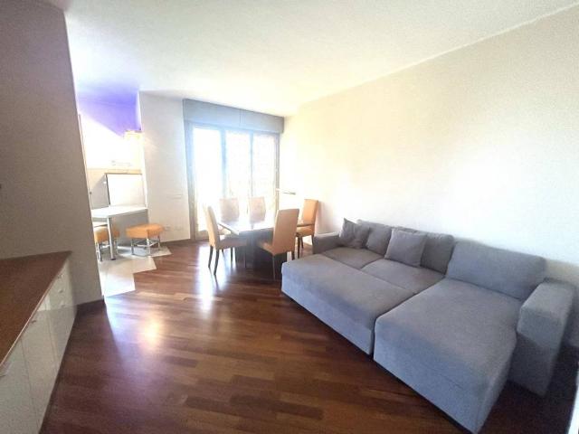 Appartamento in affitto a Lipomo, Lombardia