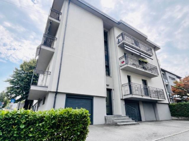 Appartamento in affitto a Lipomo, Lombardia